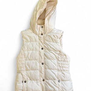 White Abercrombie & Fitch puffer vest size medium